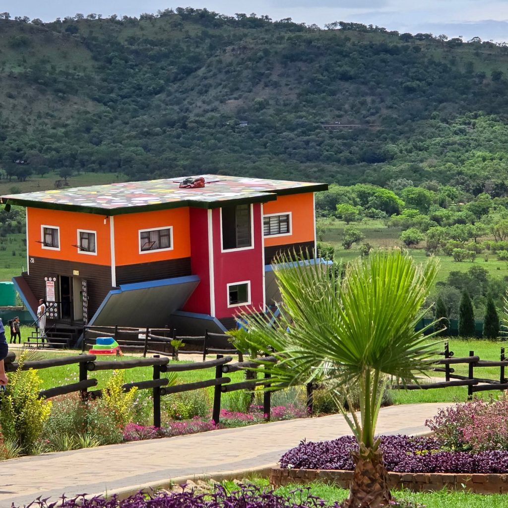 Upside Down House Broederstroom
